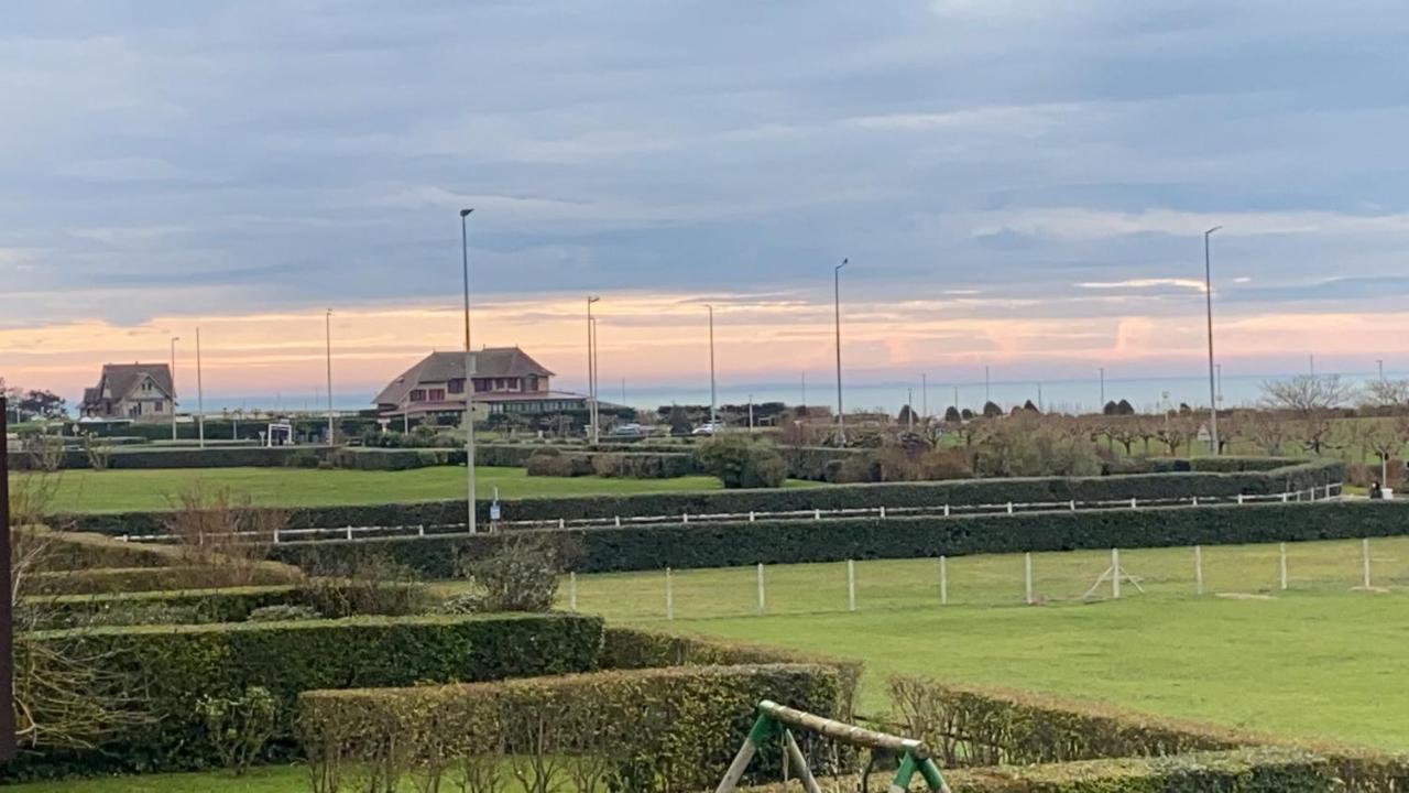 Magnifique Appart Standing Face Mer Centre A Pied Appartamento Deauville Esterno foto